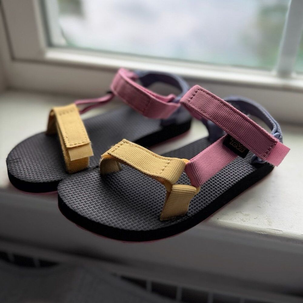 Teva Kids’ Original Universal Sandals in Multicolor Rosebloom Size 13